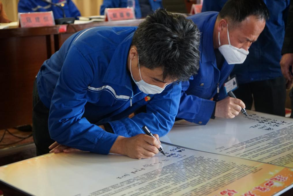 喜訊！大中礦業(yè)員工 高亮榮獲“全國熱愛企業(yè)優(yōu)秀員工”榮譽(yù)稱號